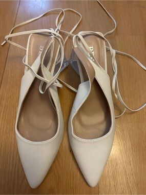BEBO White Pointed Lace-Up Women's Pump
